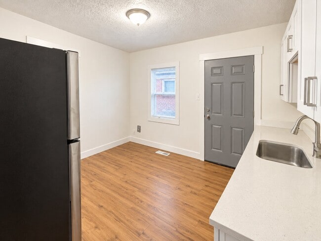 458 E Lambourne Ave Unit B