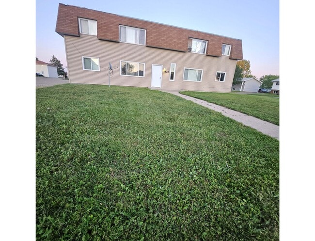 Building Photo - 1825 5th St SE Unit 3