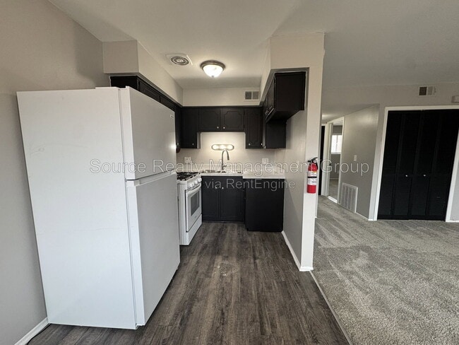 4431 Oakwood Unit 6