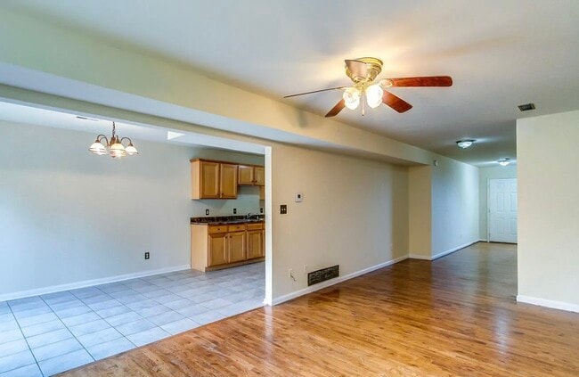 Photo - 578 Hampton Way