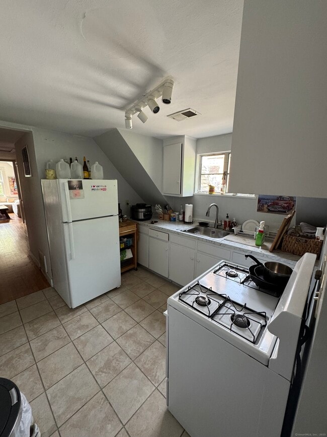 Photo - 789 Orange St Apartment Unit 3