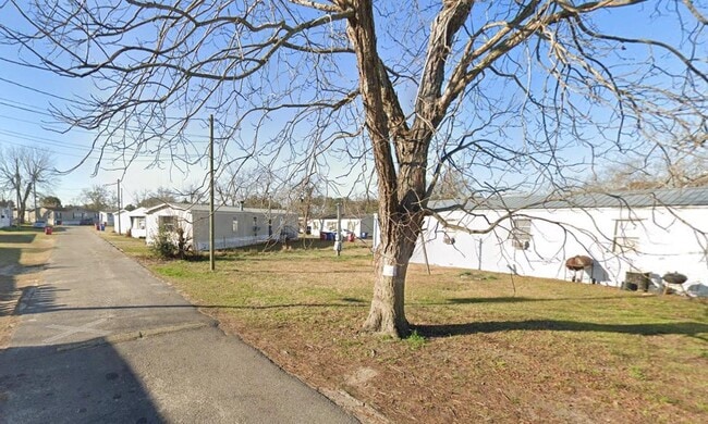 Photo - 1110 College Cir S