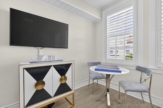 235 Sunrise Ave Unit 3044