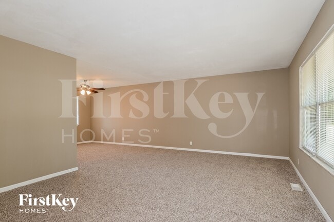 Photo - 1785 Trotter Way