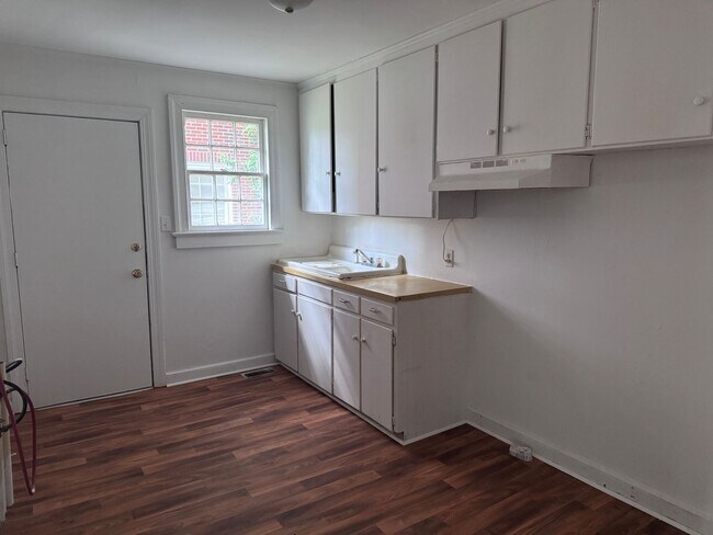 Photo - 303 W Washington Ave