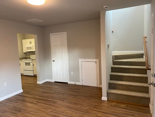 Photo - 90 Crabapple Rdg