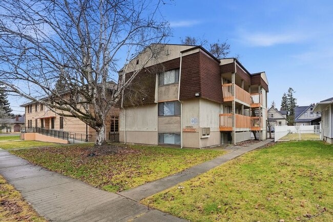 411 E Sinto Ave