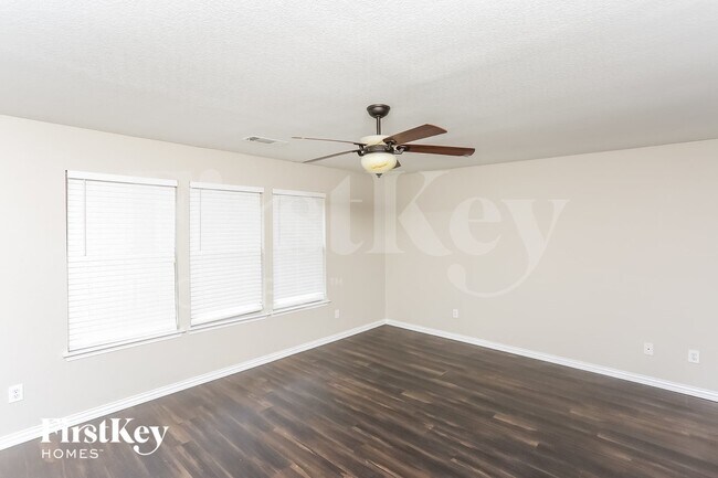 7313 Starwood Dr