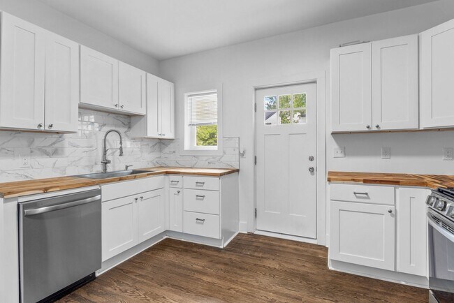 748 Fairview Ave NE Unit #1