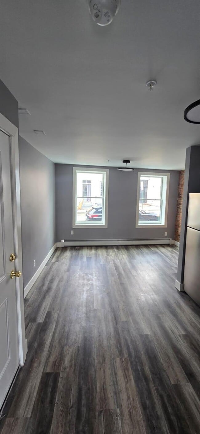 Photo - 194 Chambers St