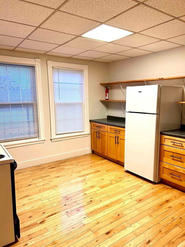 Kitchen - 583 Washington Ave Unit 2