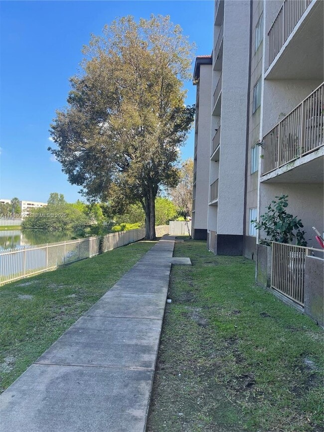 Building Photo - 15231 SW 80th St Unit 410