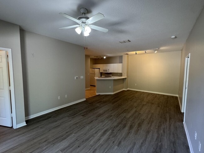 Photo - 605 Fairway Dr Unit 102