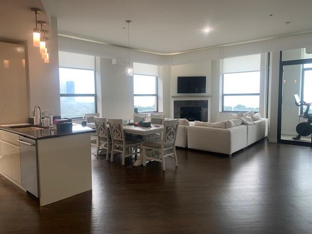 Building Photo - 910 S Michigan Ave Unit 1004 Rental