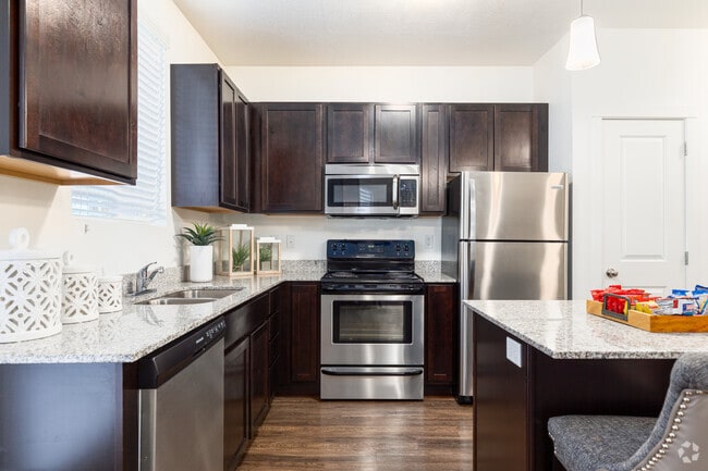 2BR, 2BA - 1,100SF - Aderra