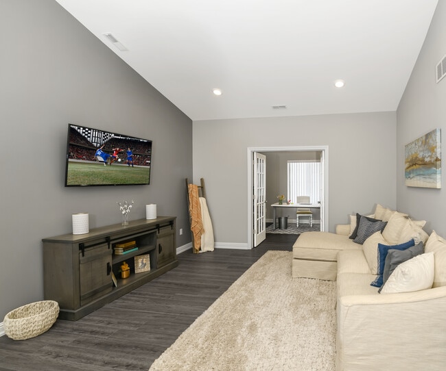 Encore Townhomes I Townhomes for Rent Utica, MI