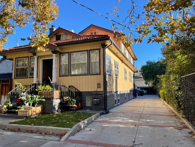 Photo - 652 N 2nd St