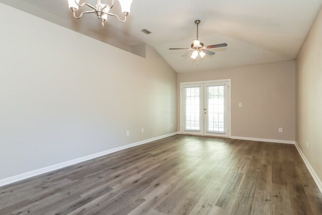 Photo - 914 Walburg St