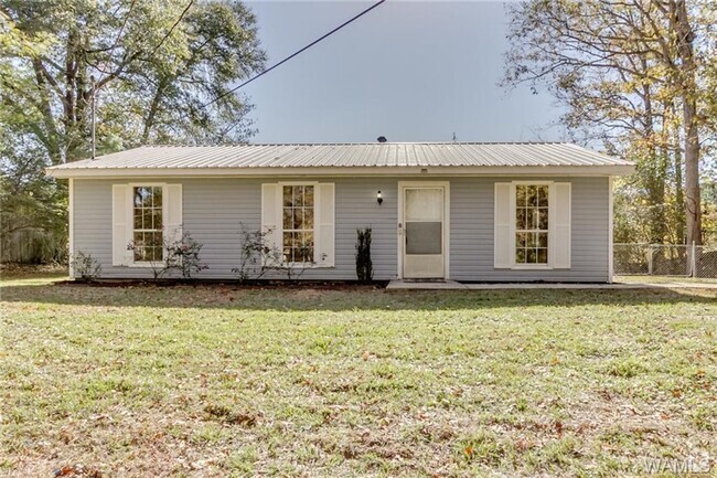 Building Photo - Nice 3 Bed 1.5 Bath Available in July! Cal... Rental