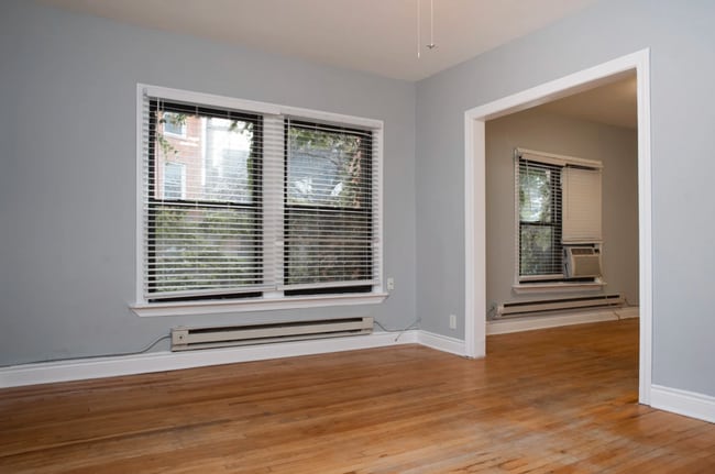 Building Photo - 719 W Roscoe St Unit 3