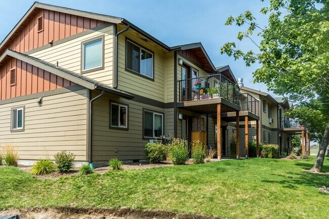 Building Photo - 950 SW Madison St