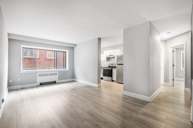 Building Photo - 4875 Av Bourret