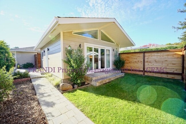 Building Photo - 112 Kinross Dr Unit Cottage