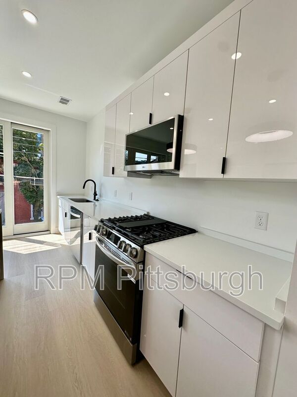 Photo - 1407 Sarah St