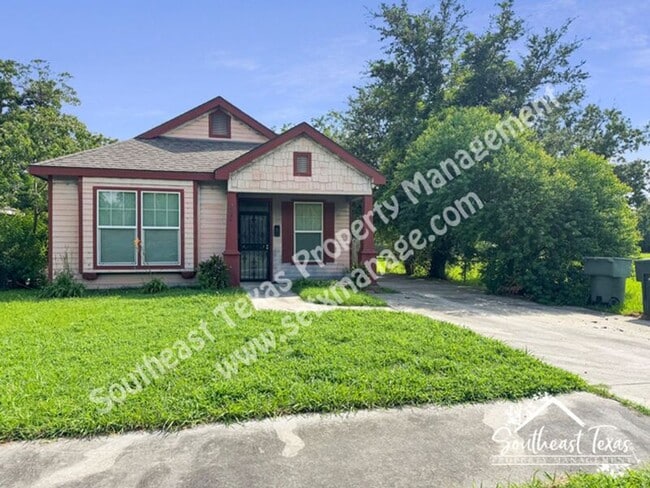 Building Photo - 820 Stilwell Blvd Rental