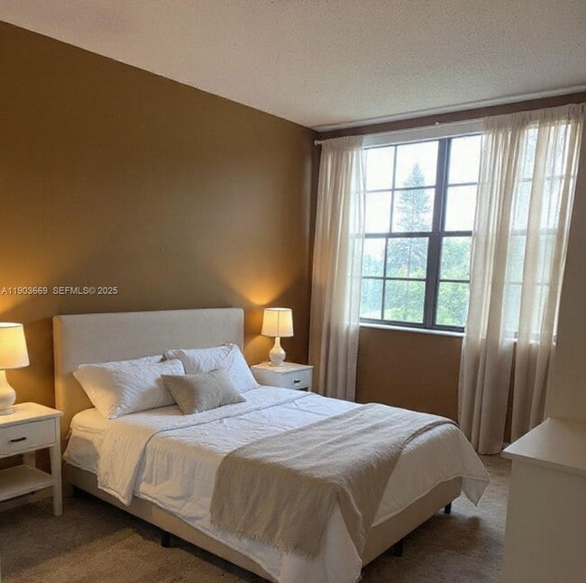 Photo - 2025 NE 164th St Unidad 508