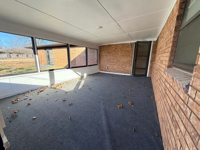 Photo - 1323 SE Clover Ln