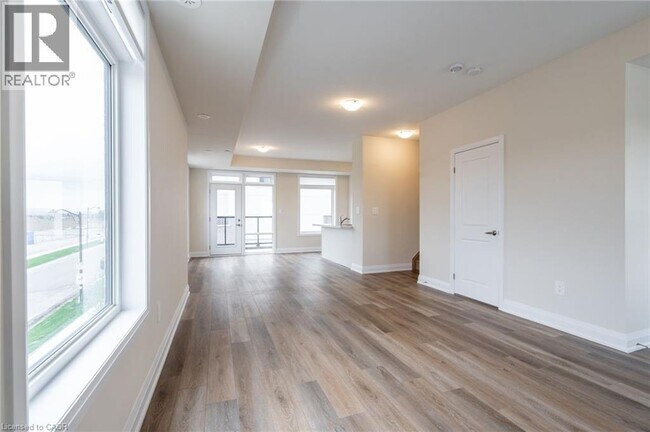 Photo - 1585 Rose Way