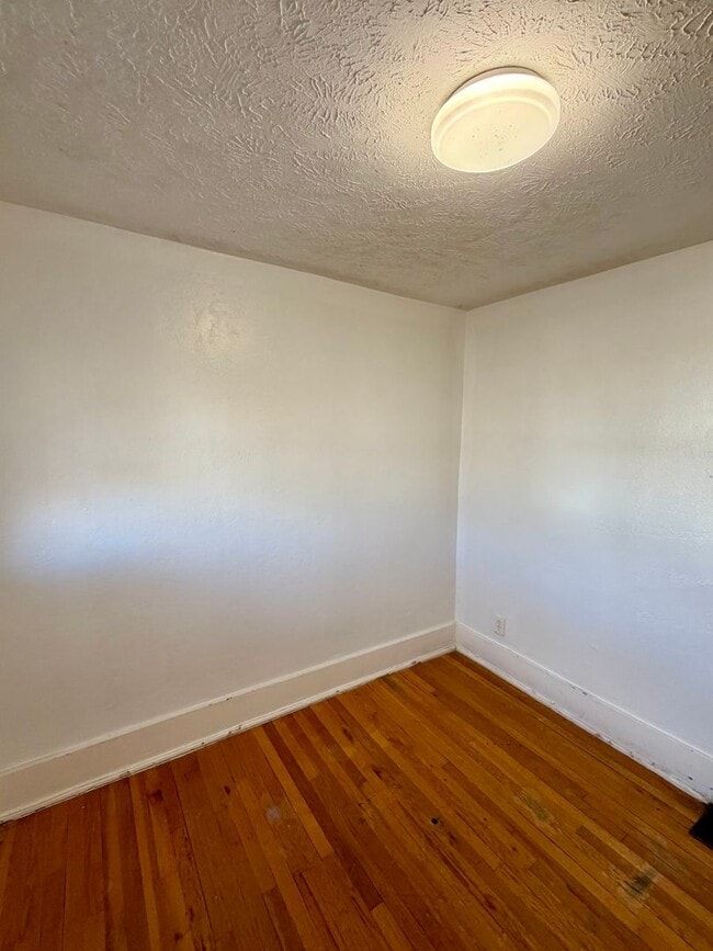 Photo - For Rent 4 Bedroom 1 Bath Field Club Row House