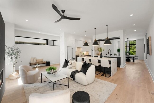 Photo - 194 E Lake Terrace SE