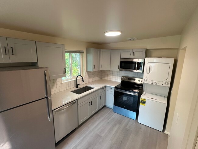 Building Photo - 1384 S Lincoln St Unit 4 Rental