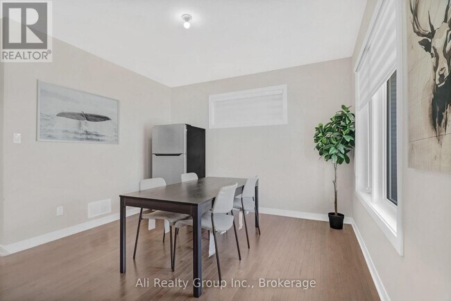 Photo - 797 Eminence St