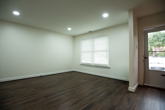 Photo - 2109 Lauderdale Dr