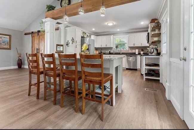 Photo - 3704 Hilldale Dr NE