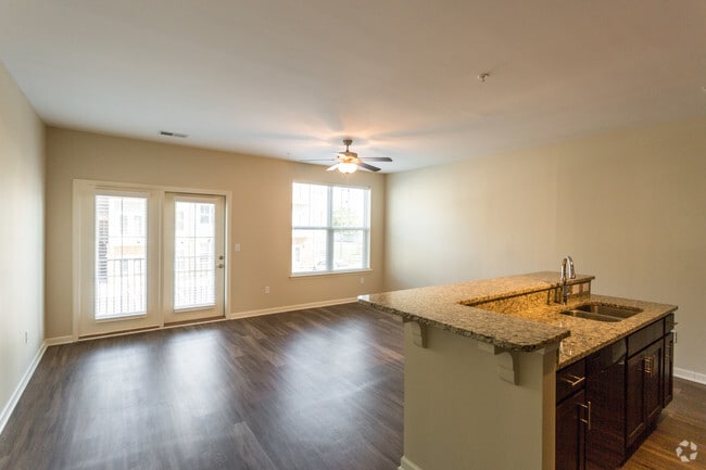 1BR, 1BA - 800 SF - Living Room - Madison Crest Apartment Homes