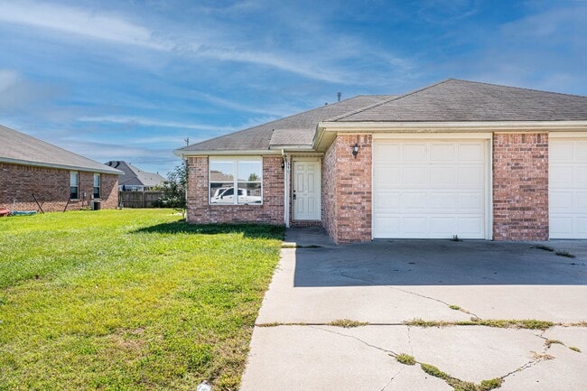 Photo - 401 E Southern Trace Dr