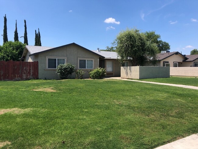 Building Photo - SOUTHWEST BAKERSFIELD Rental