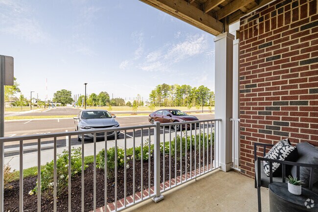 1BR, 1BA - 652SF - Patio