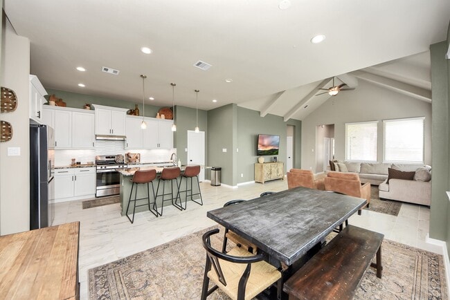 Photo - 10810 Spiny Caterpillar Ct