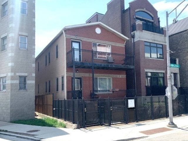 Building Photo - 1327 W Walton St Rental