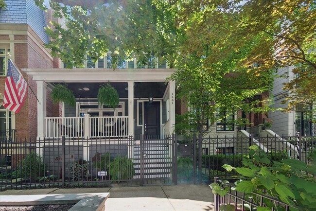 Building Photo - 1441 W Wolfram St Unit Garden