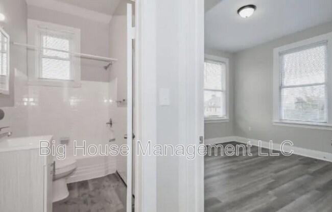 Photo - 3407 Elgin Ave