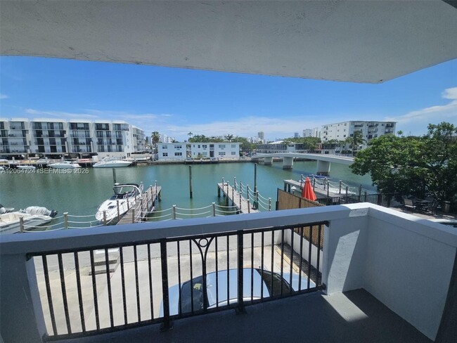 Building Photo - 8101 Crespi Blvd Unit 403