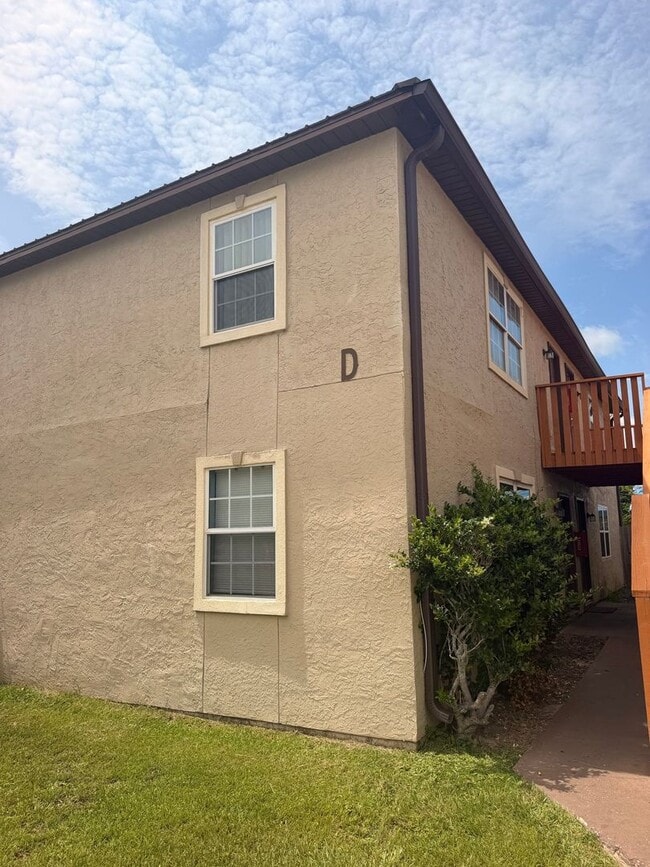 Building Photo - 6321 Lenawee St Unit 6321 Lenawee Street Apt D3