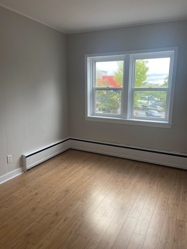 Photo - SPACIOUS RENOVATED TWO BEDROOM APARTMENT- DOWNTOWN DARTMOUTH Unit 6