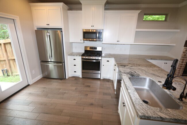 Photo - 150 Harbour Town Cir